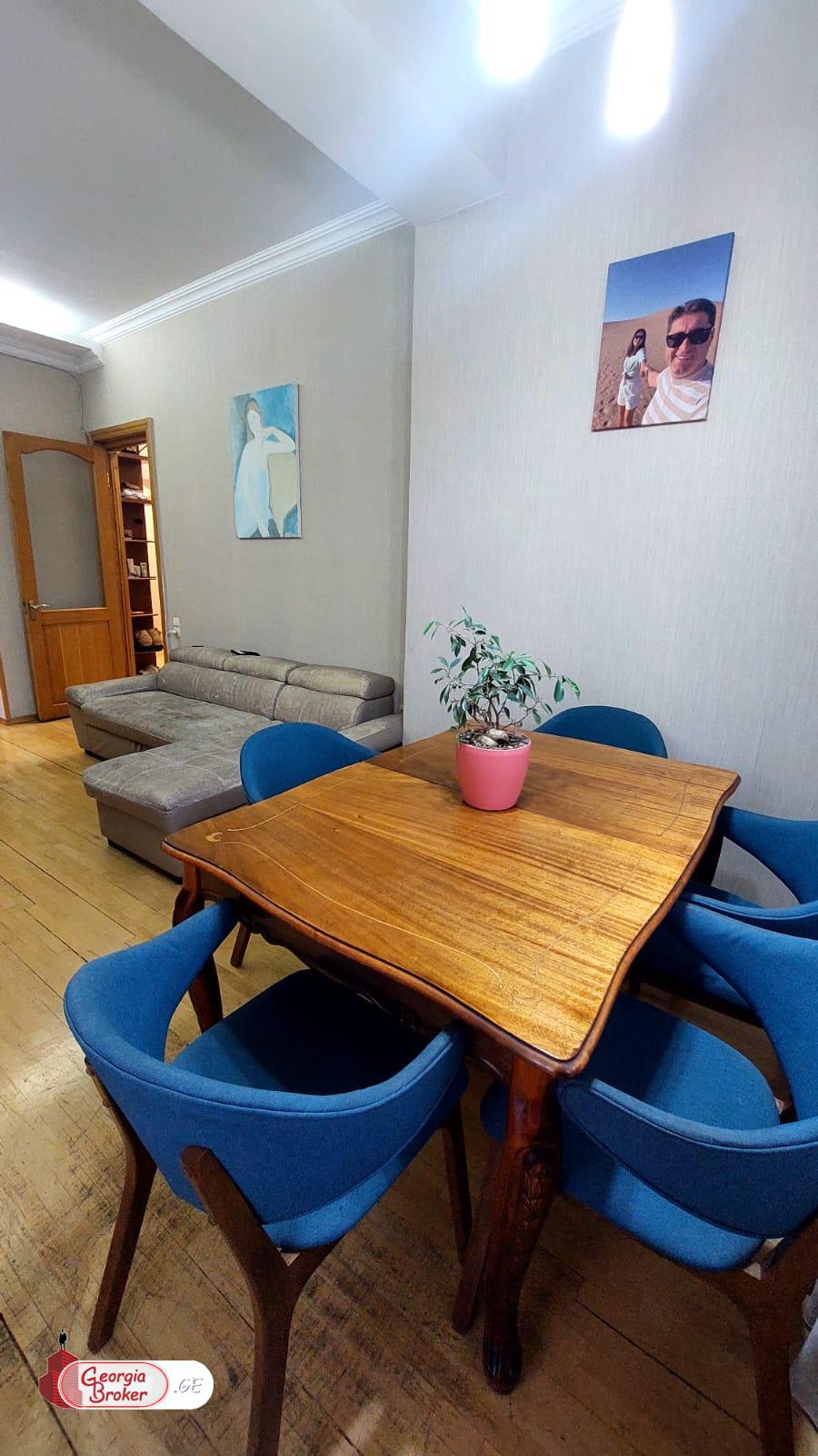 продается квартира с новым ремонтом 5-комнат